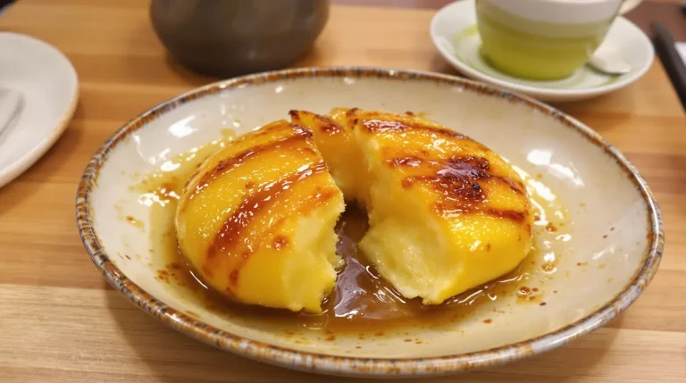 Sous la croûte caramélisée : la patate douce entière façon japonaise, la crème brûlée fondante qui envoûte l’hiver Sous la croûte caramélisée : la patate douce entière façon japonaise, la crème brûlée fondante qui envoûte l’hiver